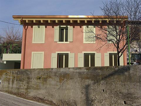 Demolizione e ricostrruzione di un edificio residenziale in zona collinare vincolata - Quinzano Verona